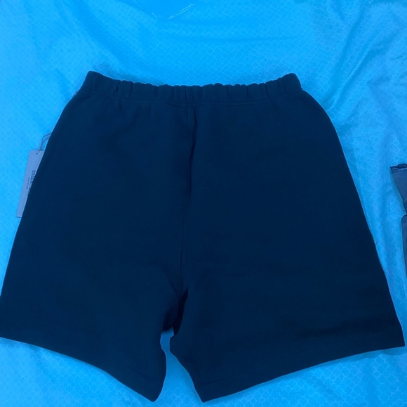 Fear Of God Essentials Core Sweatshort - Stretch Limo - Picture 2 of 3